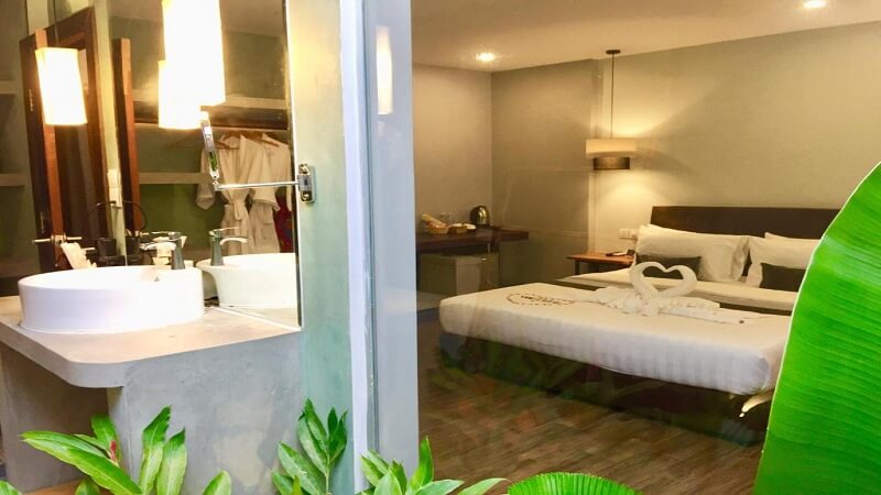 Deluxe room without window