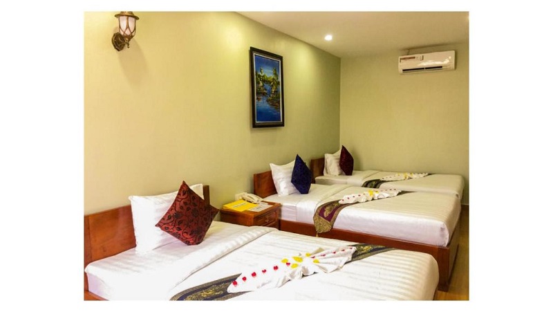 TRIPLE ROOM