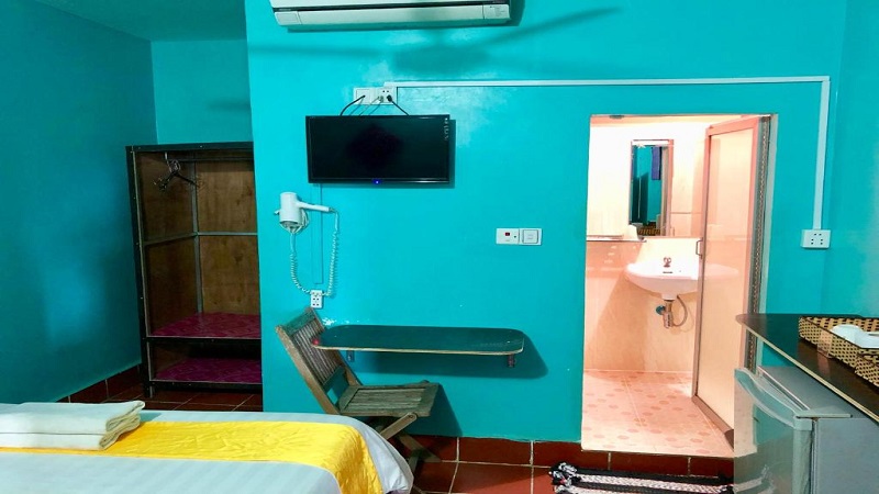 Economy Room