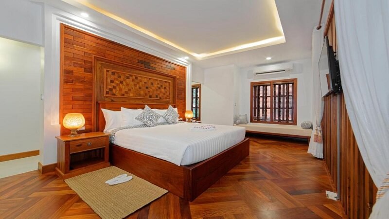 Suite with pool access
