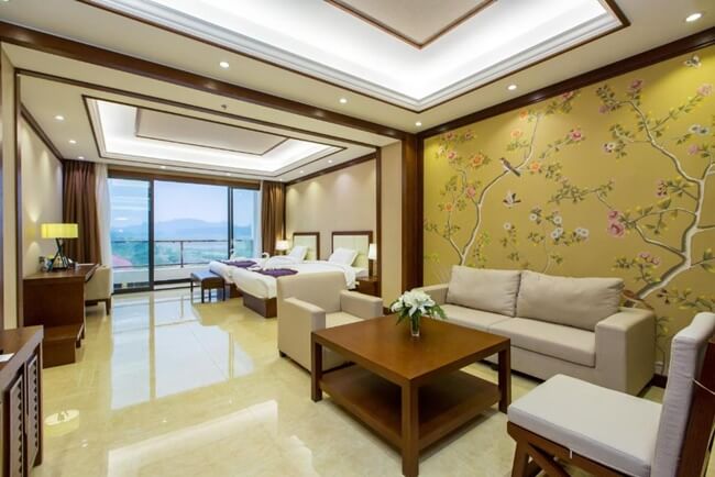 Twin room with mountain view