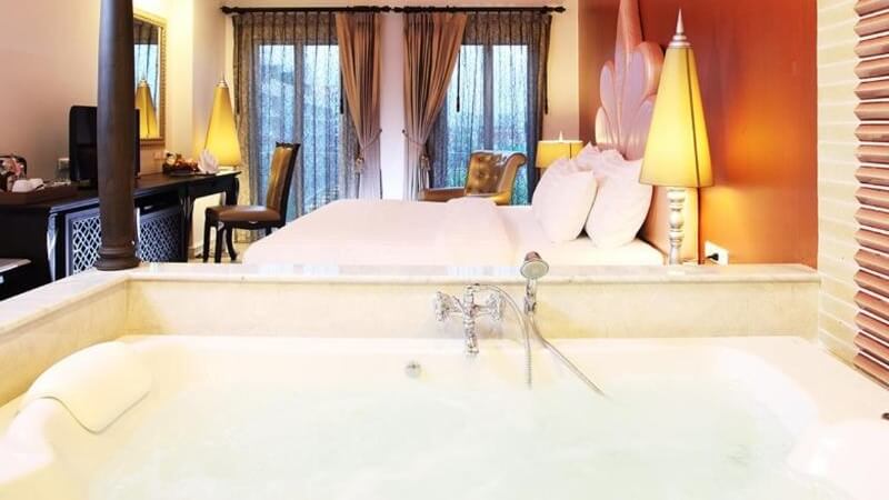 Deluxe Room with Spa Bath