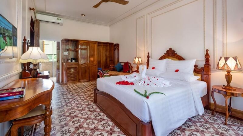 Deluxe Room with Partial Sea View