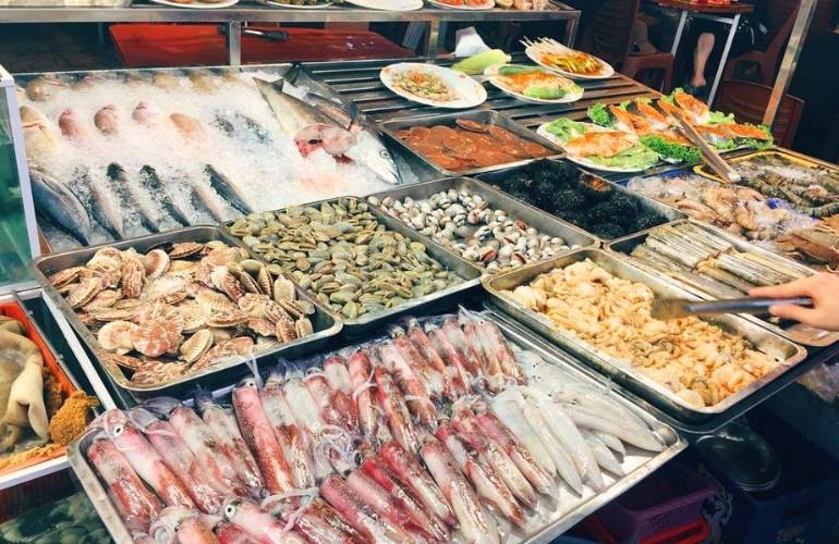 Food in Con Marrket in Danang