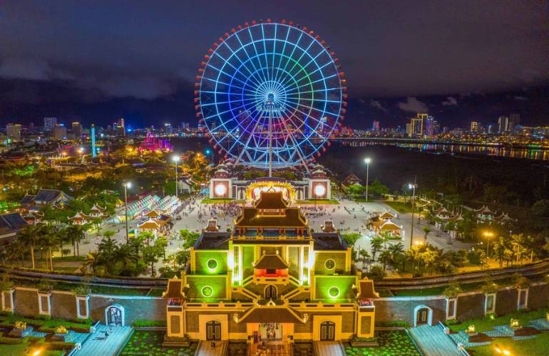 Sun Wheel in Danang lit up at night