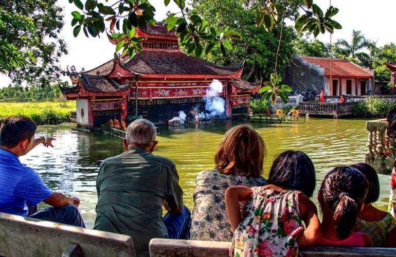 Dao Thuc Village water puppetry lures visitors