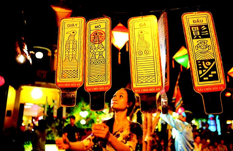 Bai Choi - a traditional card game in Hoian