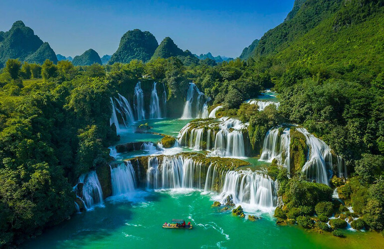 The majesty of Ban Gioc Waterfall