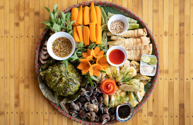 Enjoying food in Pu Luong