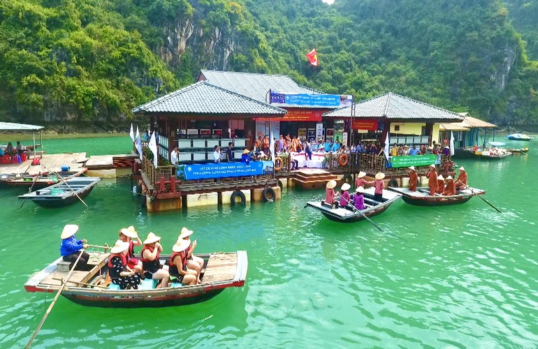 Experience a day as a fisherman on Ha Long Bay