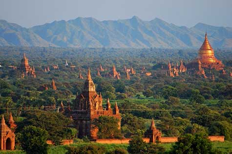 Immerse yourself in the sunset in Bagan