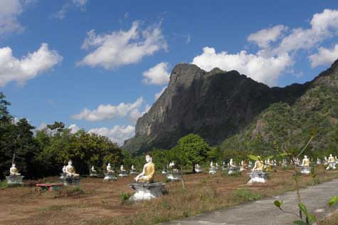 Move to Hpa-An, discover KyaukKalat and Lakhana villages, Saddam cave