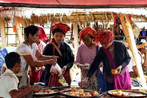 First, visit a local village-eagerly known for its scrumptious tofu and bean products, and learn about the fascinating process of making these delicious treats.