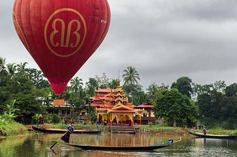 Balloon at Inle lake.