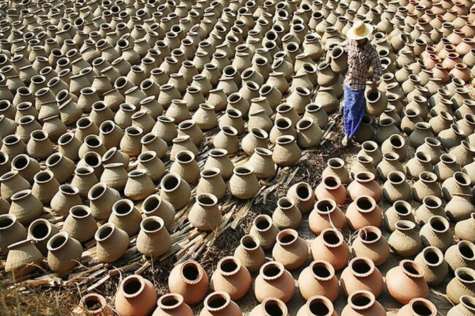 In the afternoon, we will keep on our Burma One Tour to a small village at Yandabo.