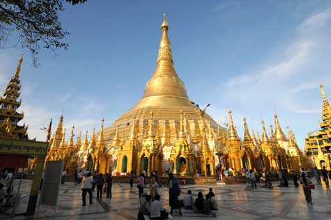 Make our way to the breathtaking Shwedagon Pagoda, a golden structure perched atop Singuttara Hill