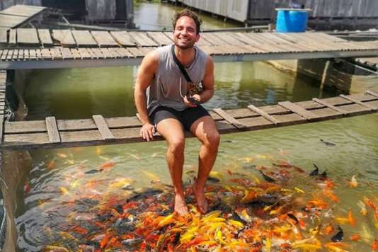 try the “Fish massage” service and have fantastic photos of beautiful fish right on the Hau River.