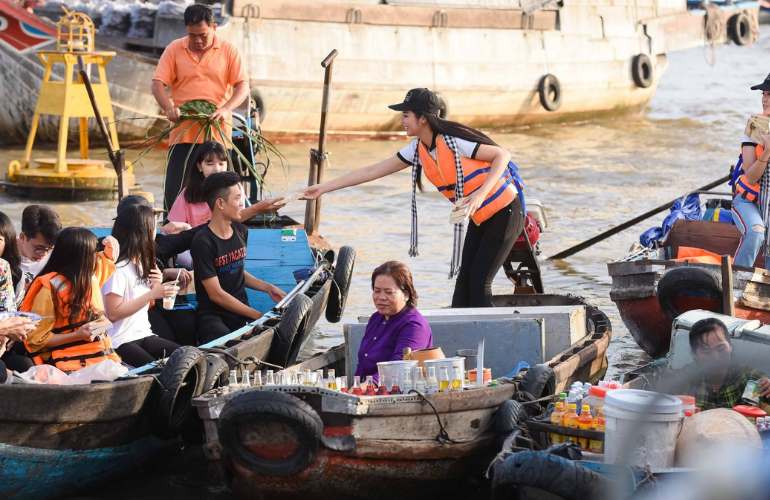 Tour guide in Cai Be Floating Market Mekong Delta