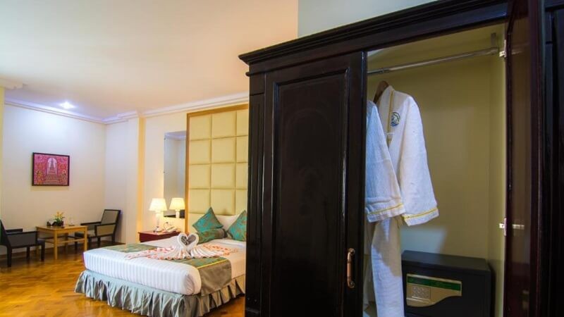 Royal Inlay Hotel